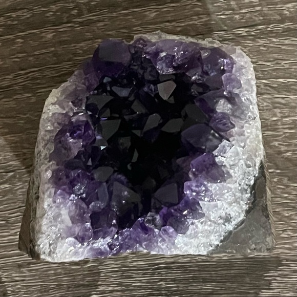 🖤 Grade A Uruguayan Standing Amethyst Crystal Quartz 2.5”by 2.5” - Picture 4 of 13